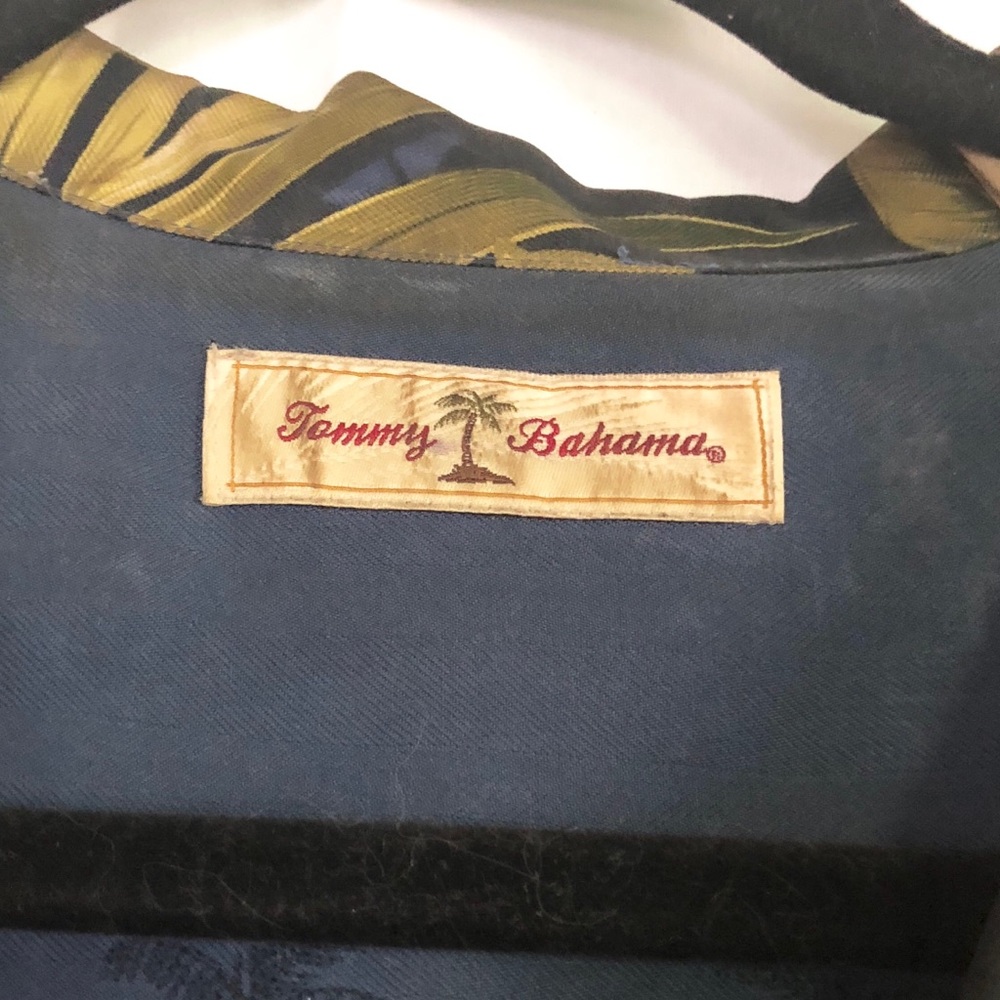 ⛱Tommy Bahama Men’s Hawaiian Shirt  - Picture 3 of 3